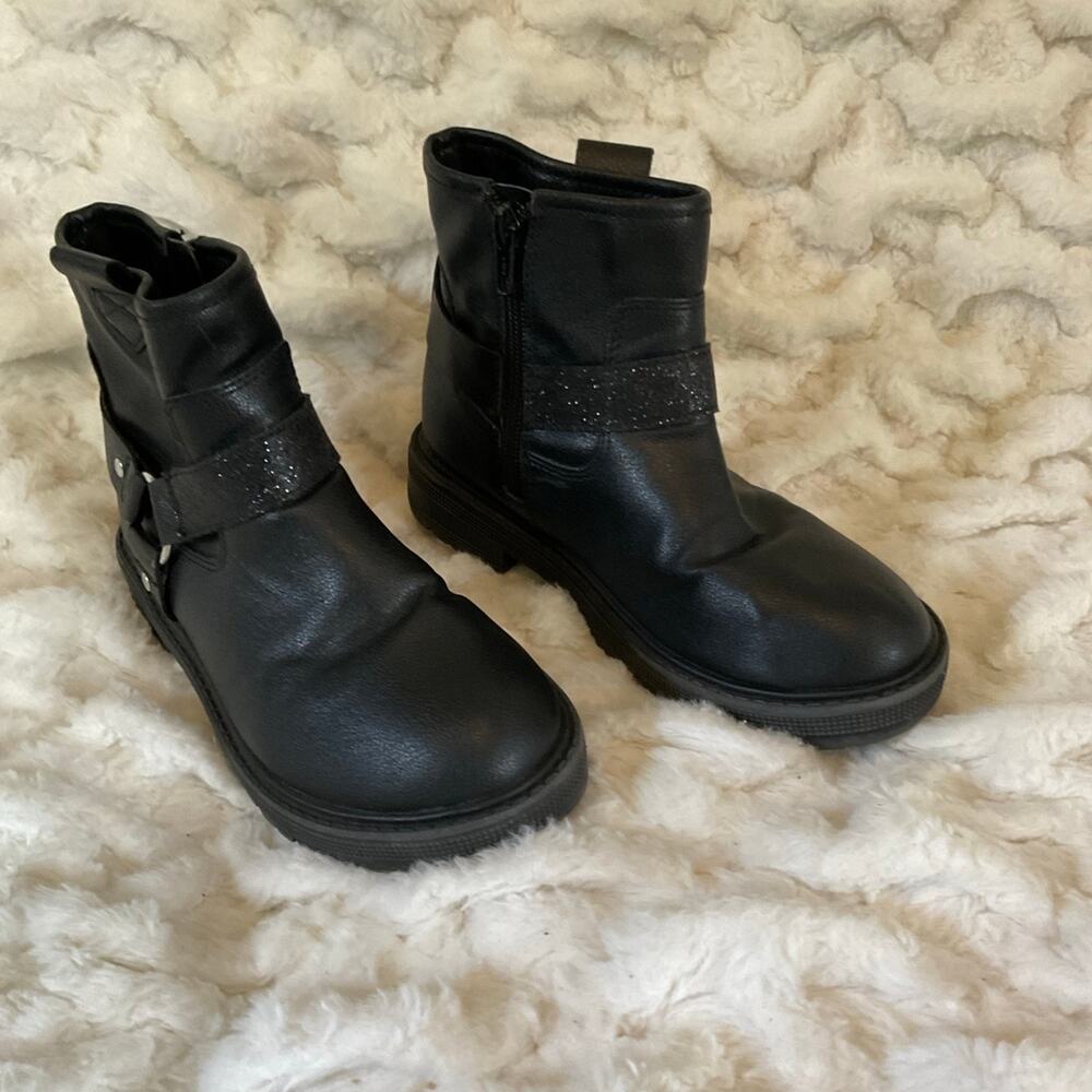 Girl size 2 black boots